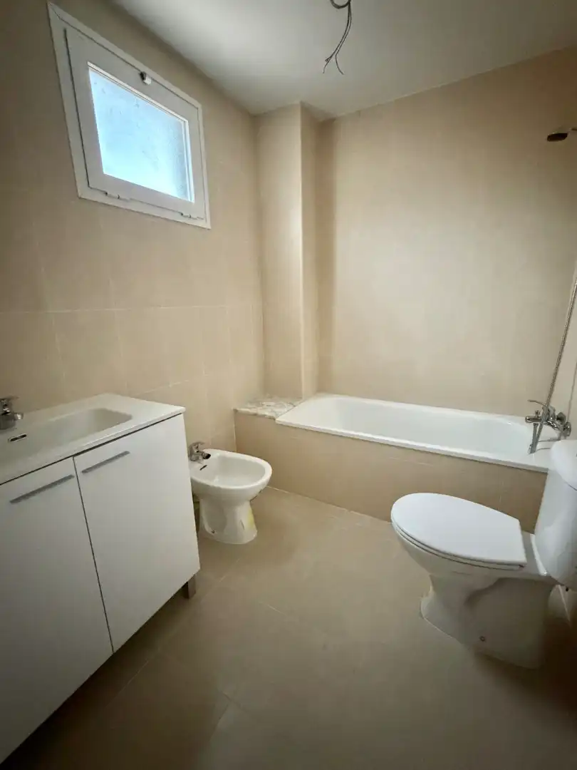 Baño de Piso en venta en Almazora / Almassora con Balcón y Piscina comunitaria