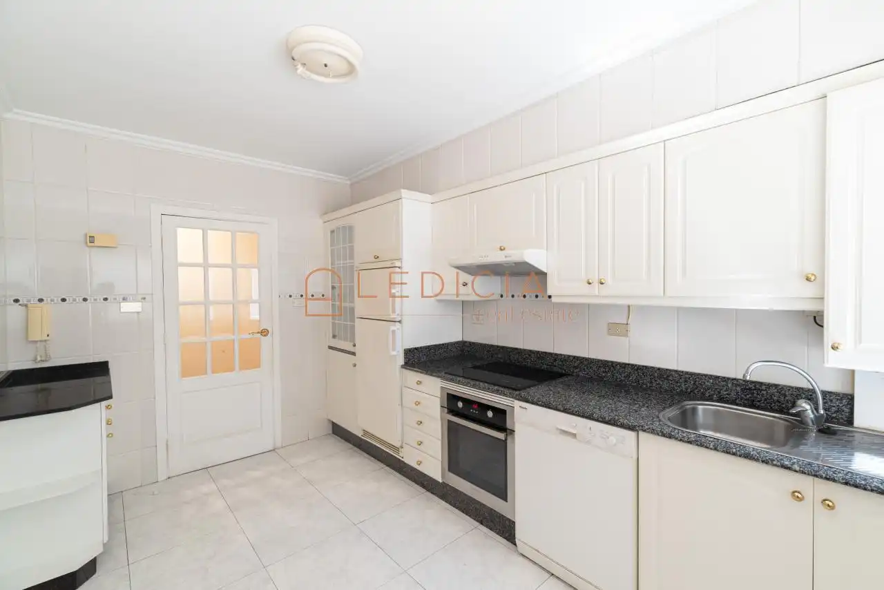 Piso en venta en García Barbón, 114, Centro - Areal