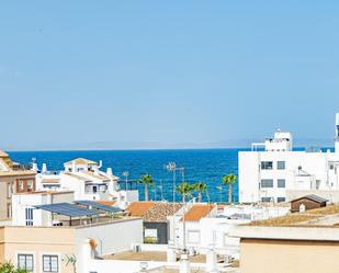 Vista exterior de Casa o xalet en venda en Roquetas de Mar amb Terrassa