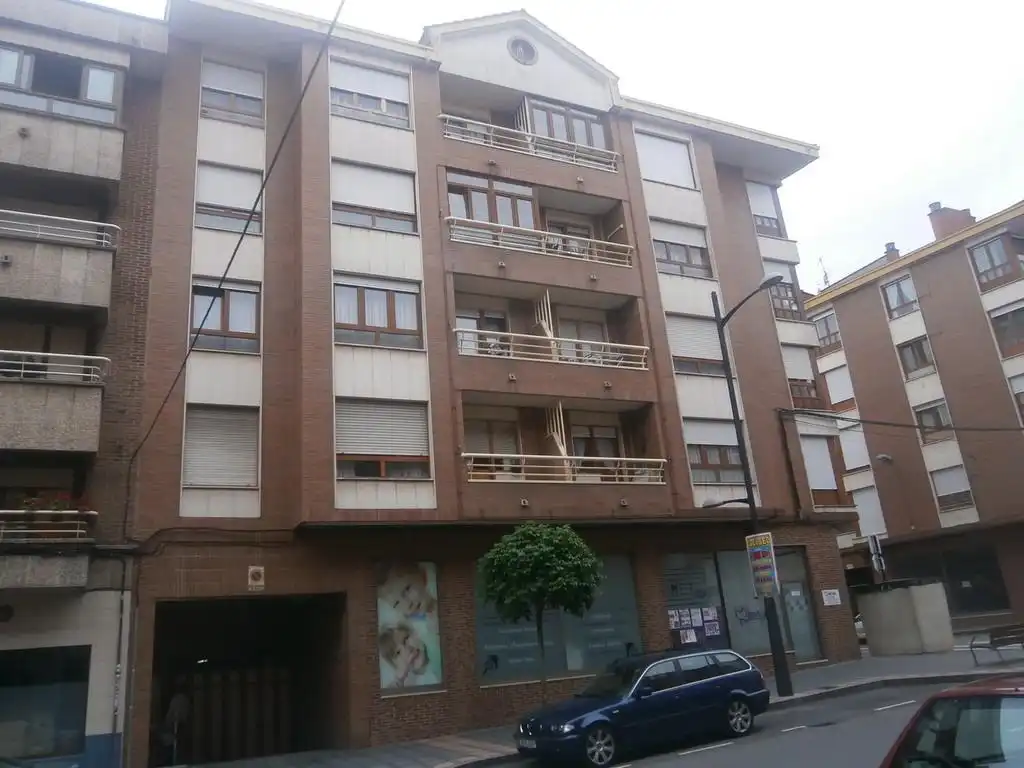 Piso con ascensor en venta en El Berrón - La Carrera