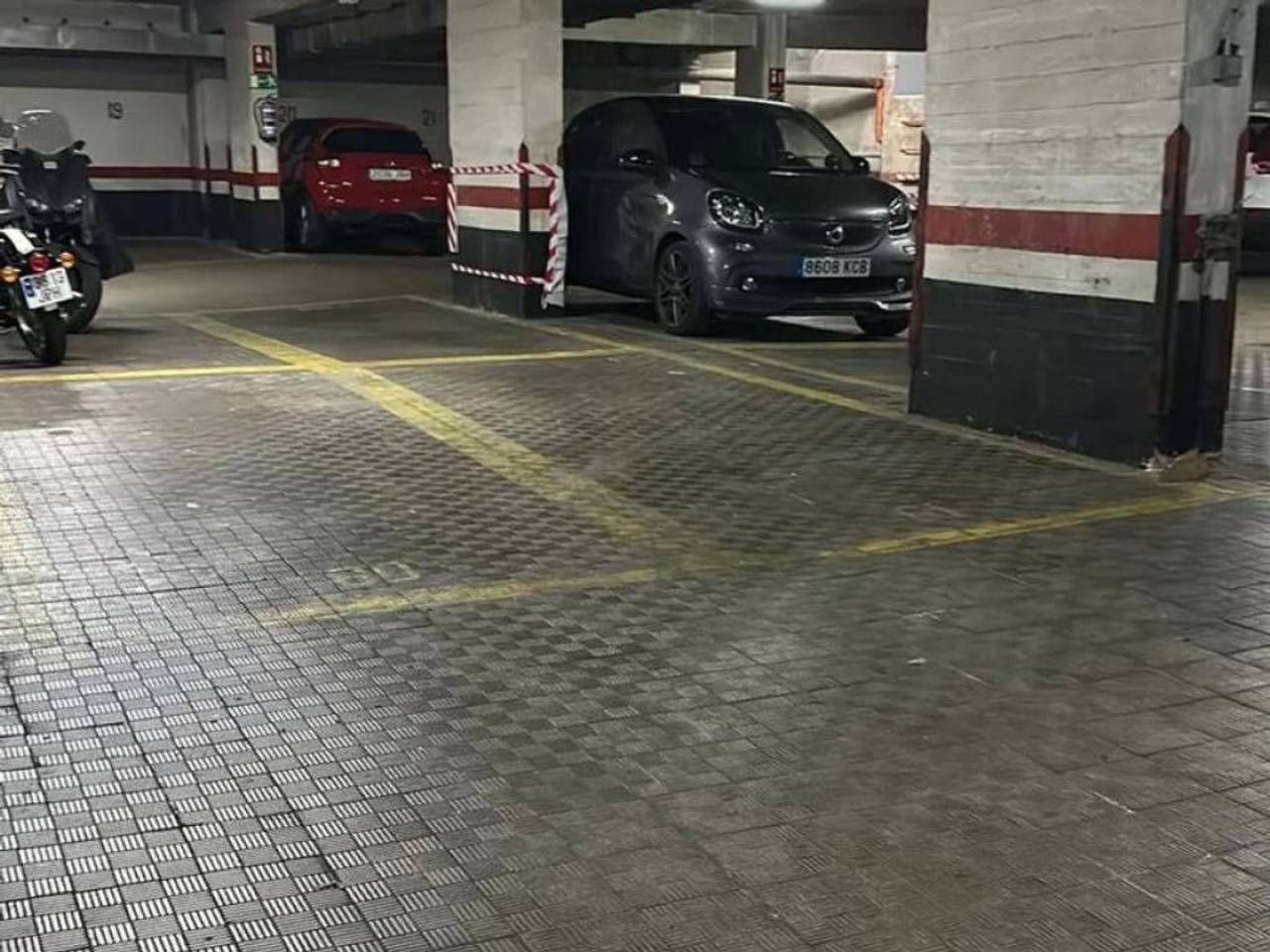 Parkplatz von Garage zum Verkauf in  Madrid Capital mit Alarm