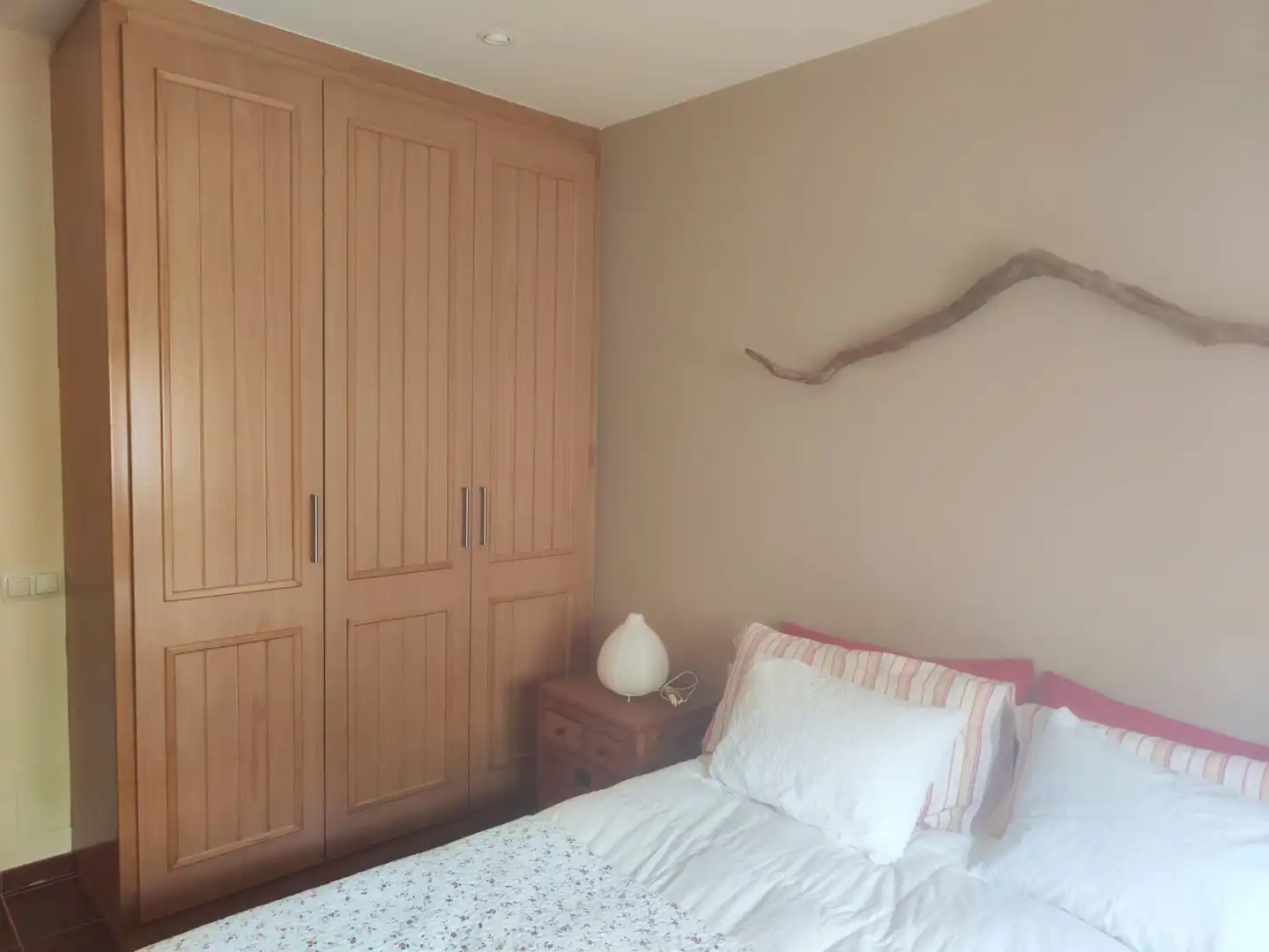 Habitación de Casa o chalet en venta en Sant Llorenç de la Muga con Calefacción y Jardín privado