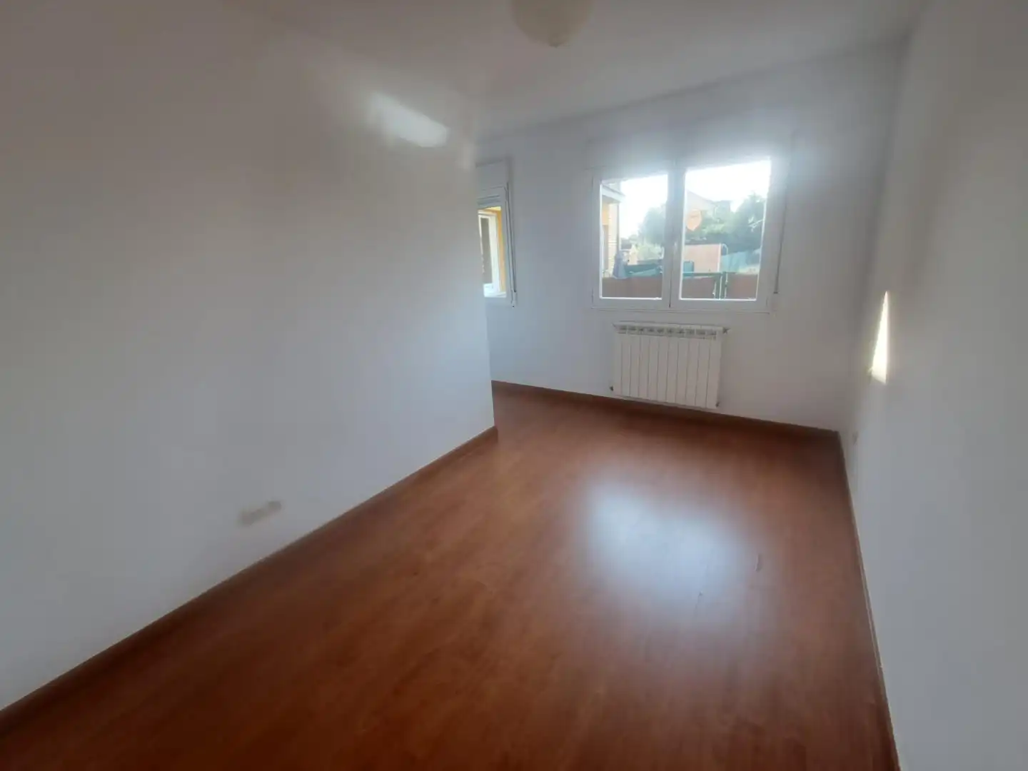 Habitación de Casa adosada en venta en Bembibre con Calefacción, Terraza y Balcón