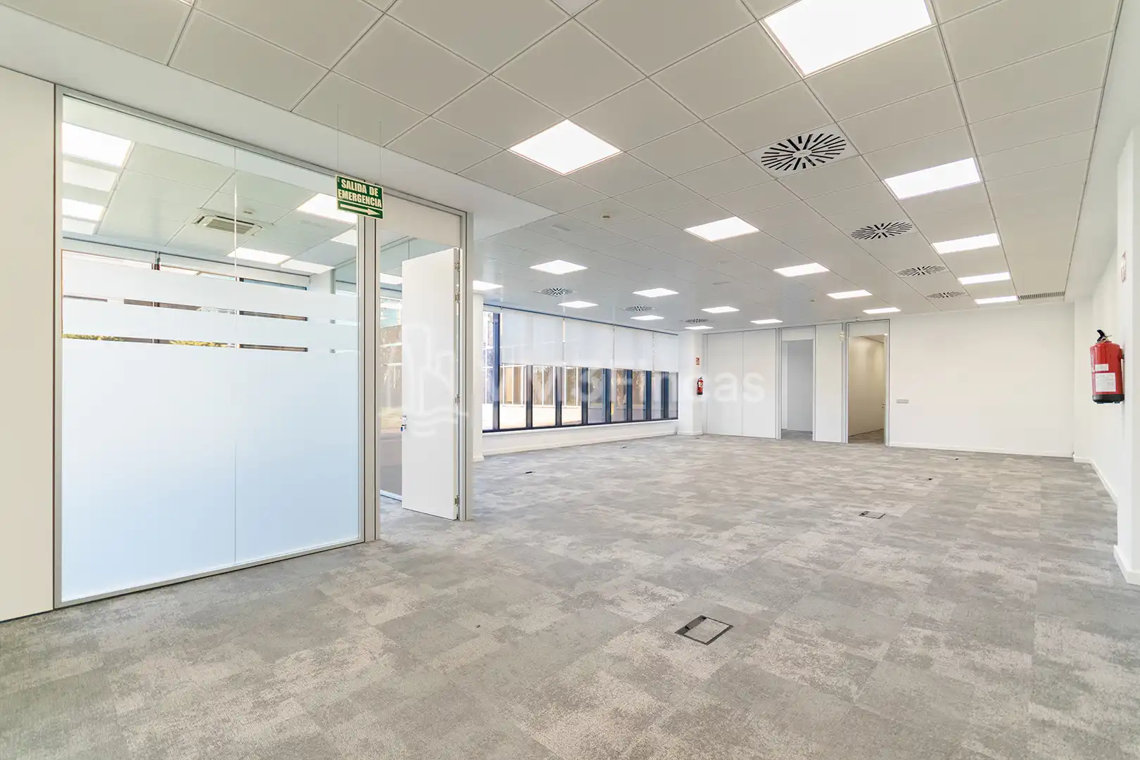 Büro zur Miete in El Prat de Llobregat mit Klimaanlage, Heizung und Terrasse