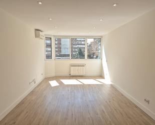 Bedroom of Flat to rent in  Madrid Capital  with Air Conditioner, Heating and Private garden
