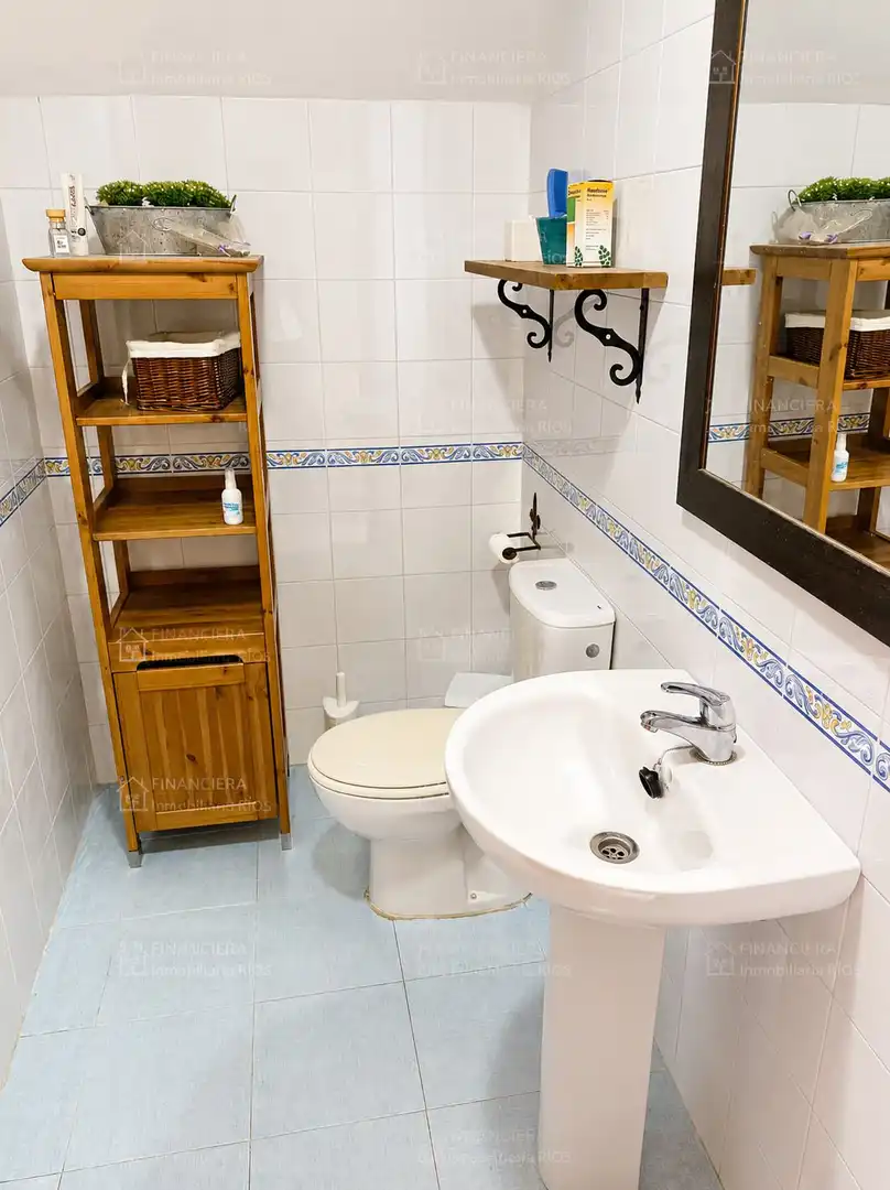 Bathroom of Houses for sale in Alcalá de Guadaira  with Air Conditioner, Terrace and Storage room