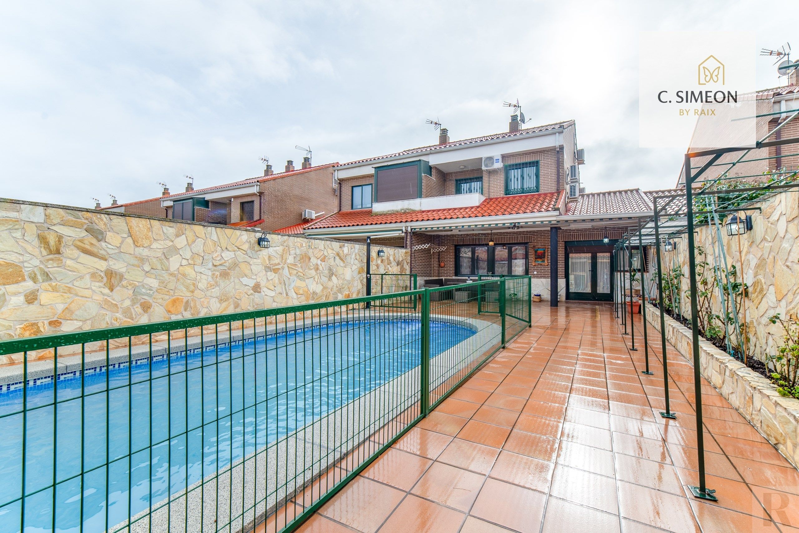 Piscina de Casa adosada en venta en Casarrubuelos con Aire acondicionado, Calefacción y Terraza
