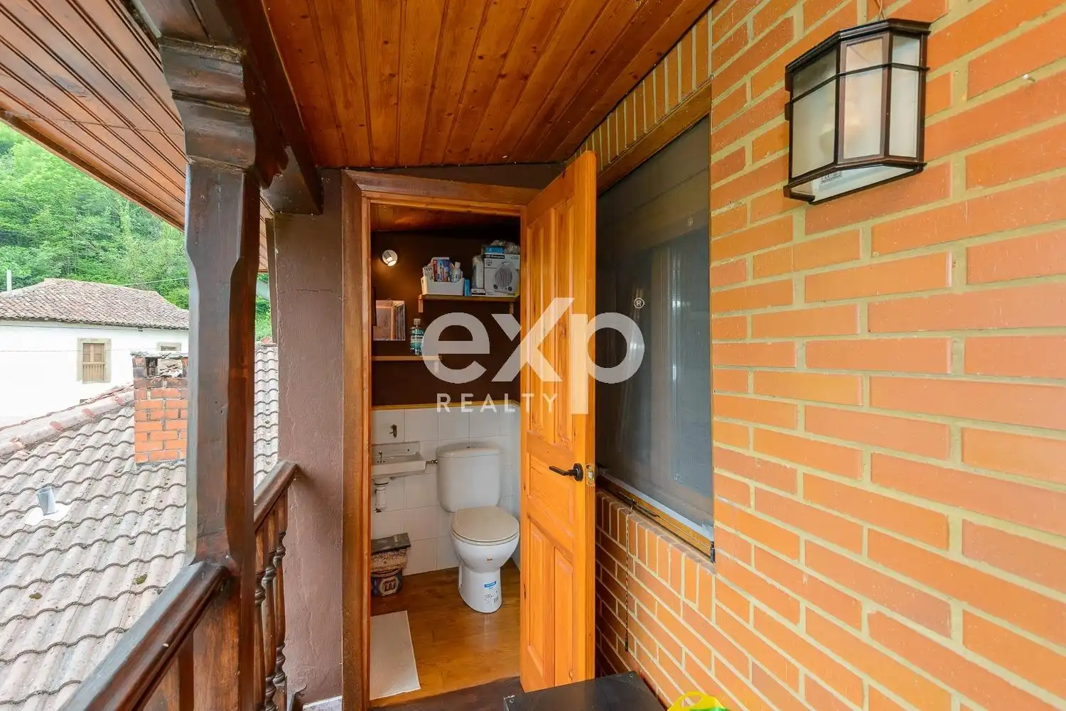 Vista exterior de Casa o xalet en venda en Lena amb Calefacció, Jardí privat i Terrassa