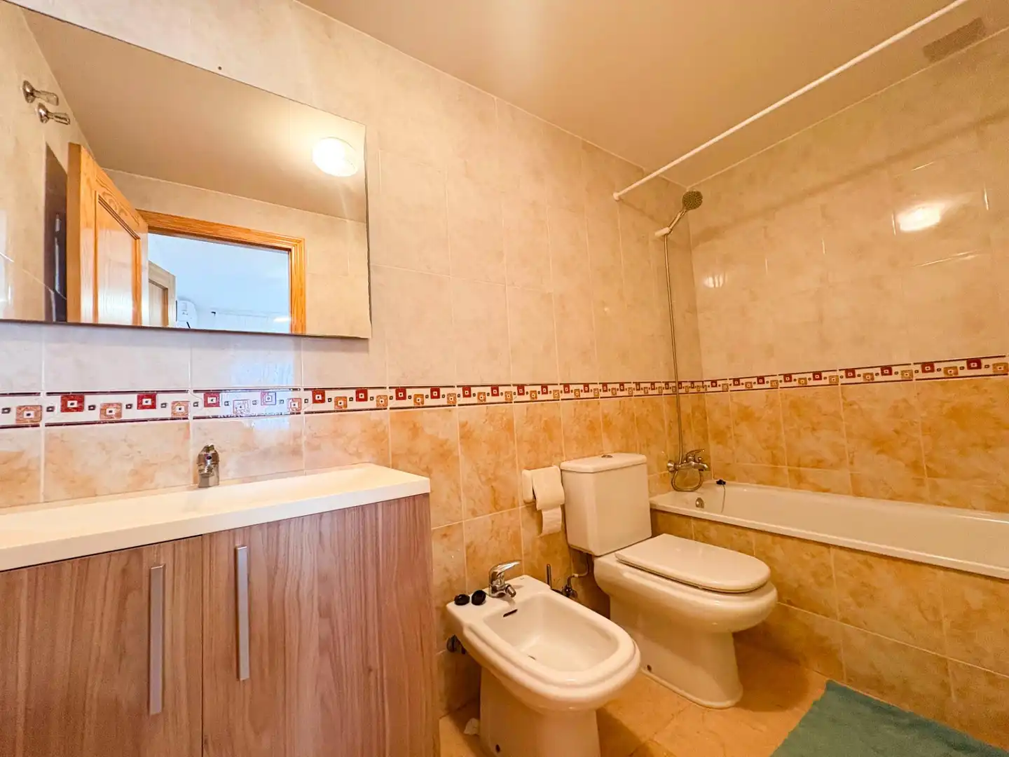 Baño de Piso en venta en Almoradí con Aire acondicionado, Terraza y Amueblado