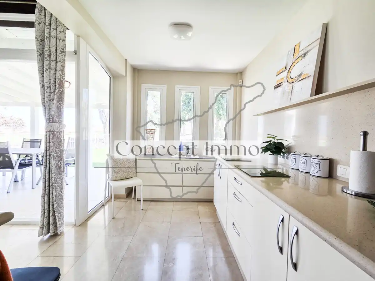 Detached homes for sale in Calle Tajore, Playa de Fañabé