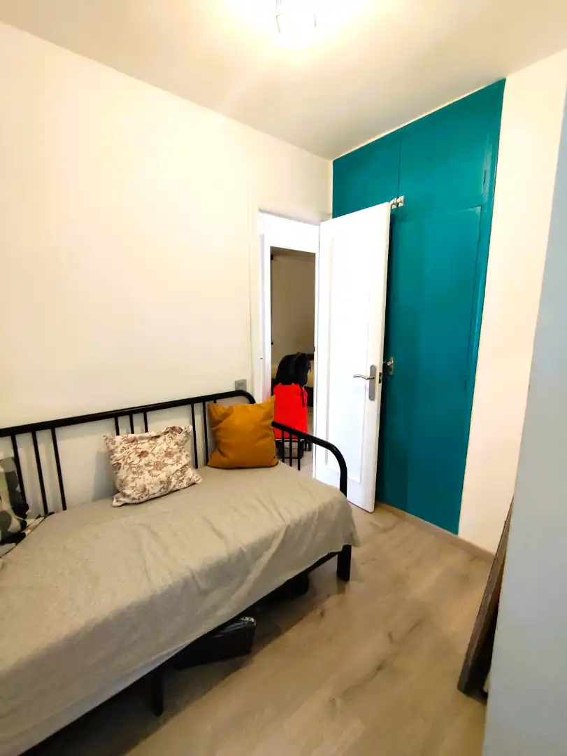 Dormitori de Pis en venda en L'Hospitalet de Llobregat amb Aire condicionat, Parquet i Moblat
