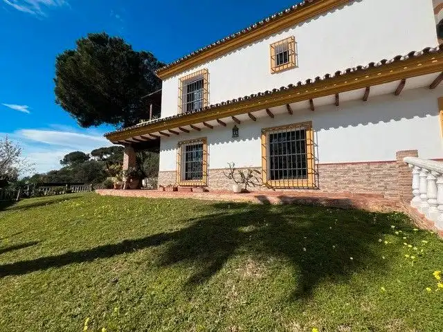 Vista exterior de Casa o chalet en venta en Marbella con Aire acondicionado, Calefacción y Jardín privado