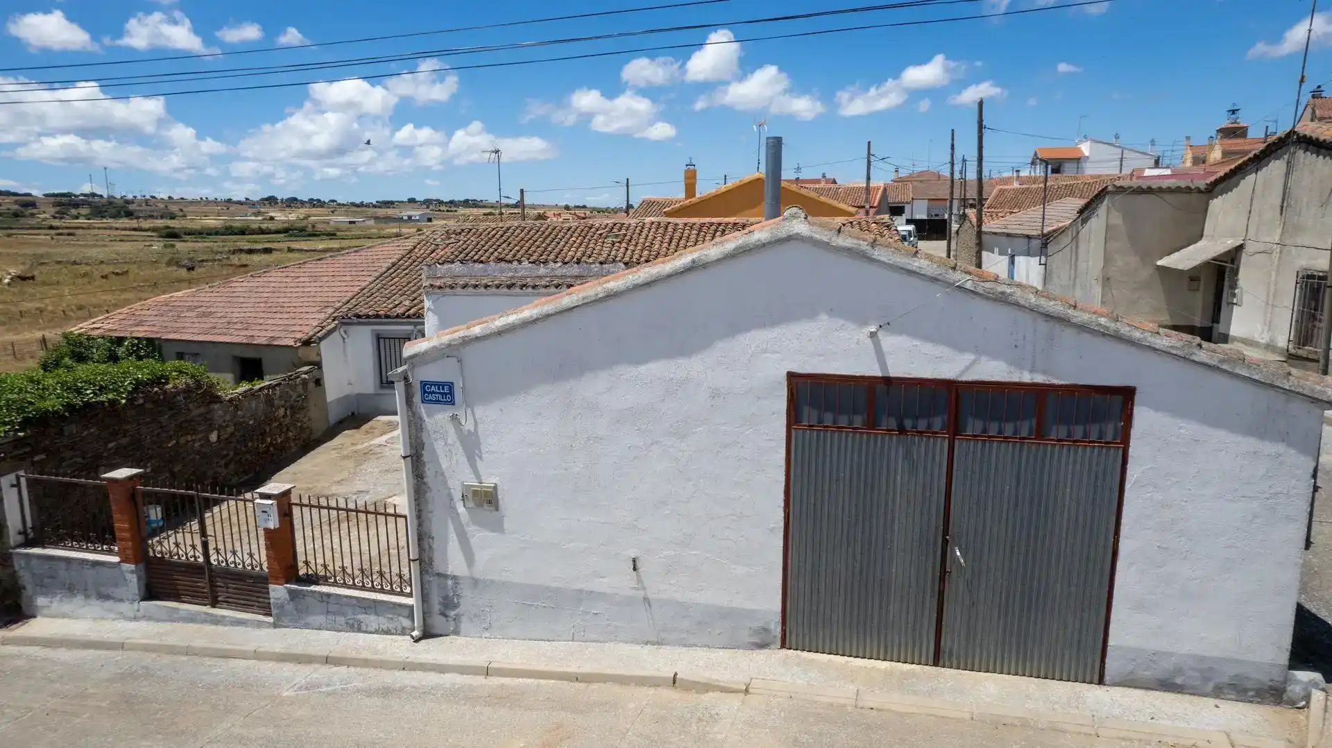 Vista exterior de Pis en venda en Montejo amb Jardí privat i Traster