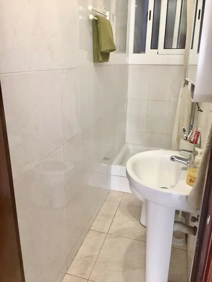 Badezimmer von Geschaftsraum zum Verkauf in Barcelona mit Möbliert