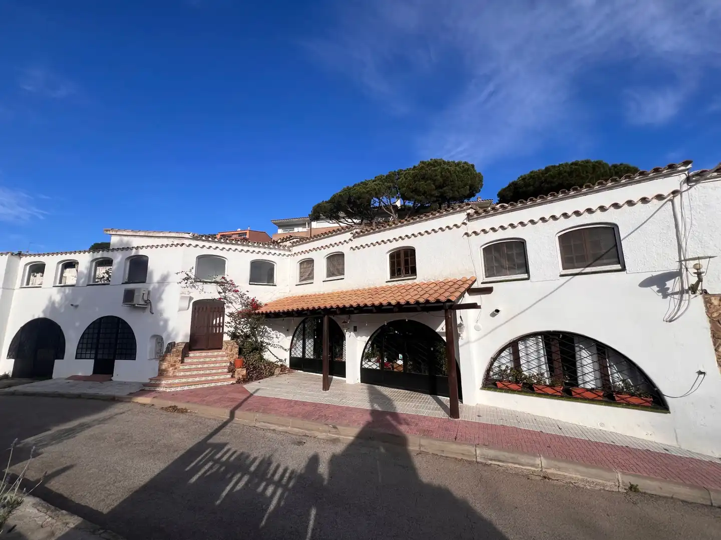 Vista exterior de Edificio en venta en Castell d'Aro, Platja d'Aro i s'Agaró con Piscina comunitaria