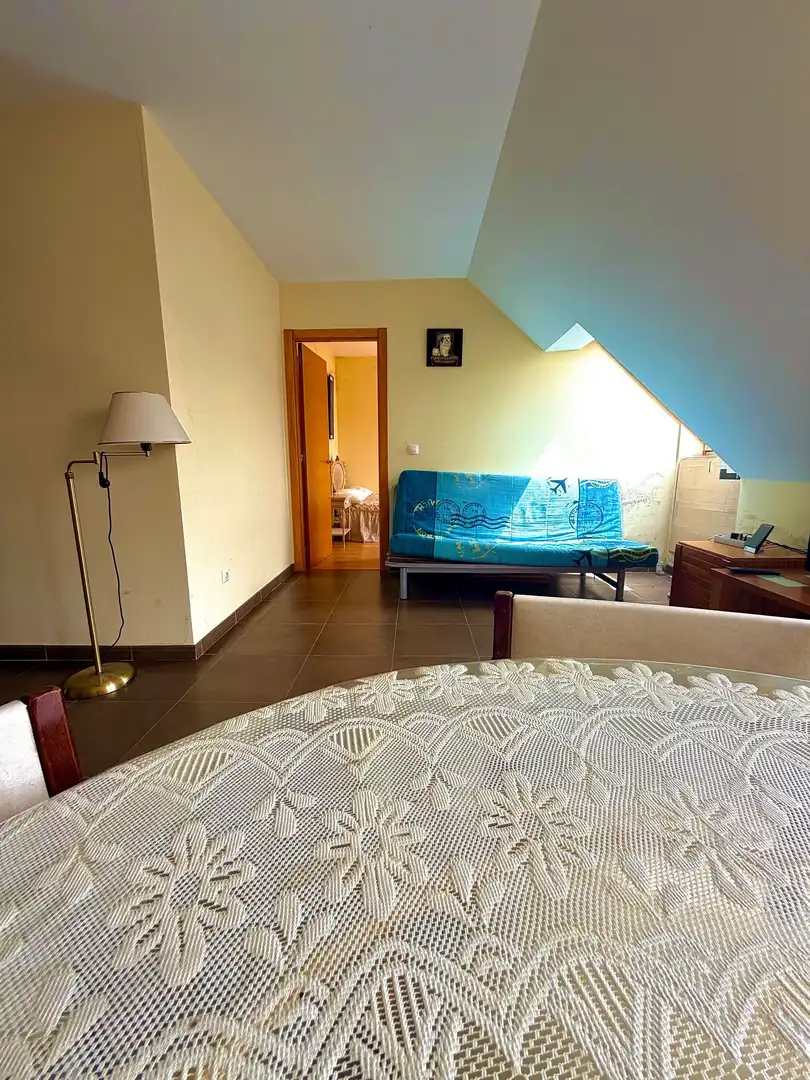 Schlafzimmer von Dachboden zum Verkauf in Malpica de Bergantiños mit Heizung und Terrasse