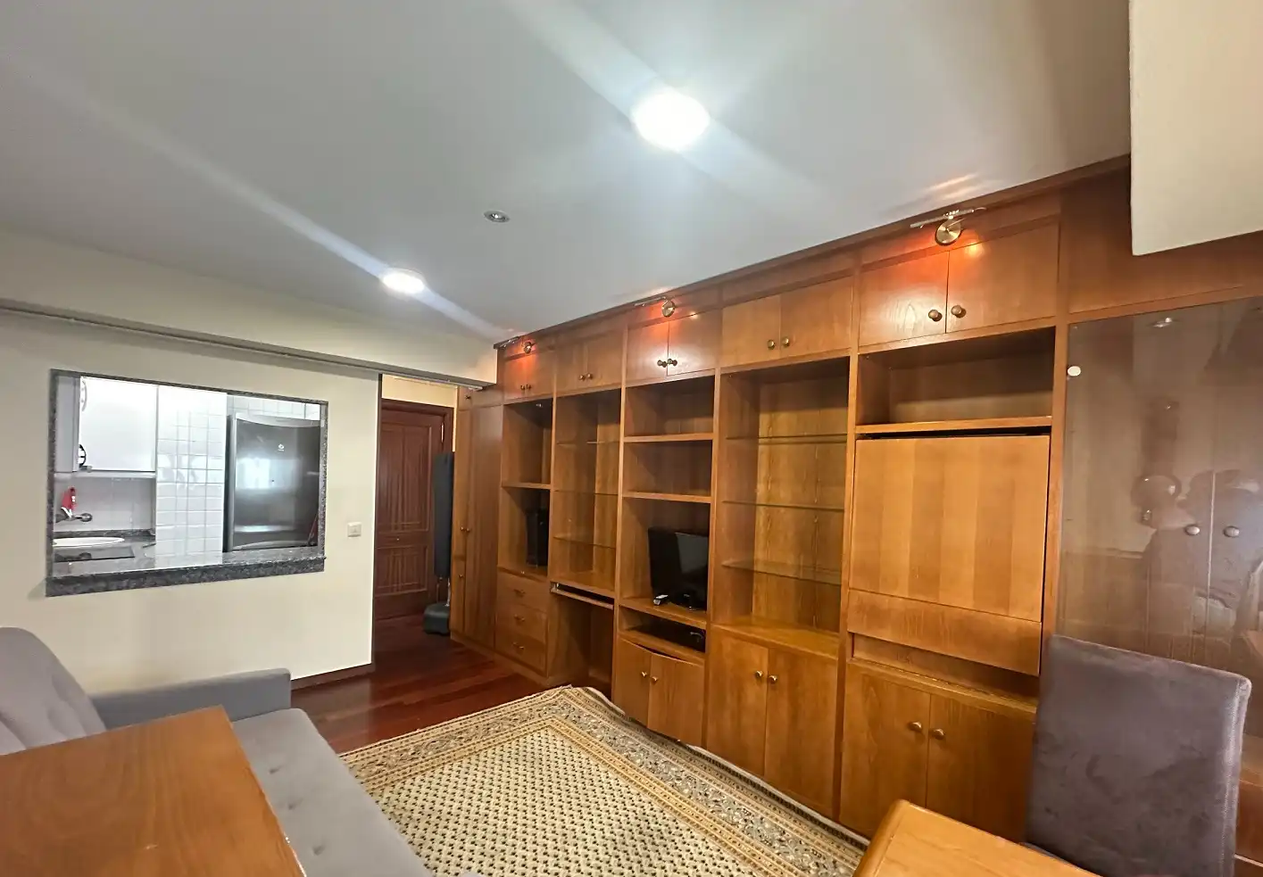 Sala d'estar de Apartament en venda en Santiago de Compostela  amb Calefacció i Moblat