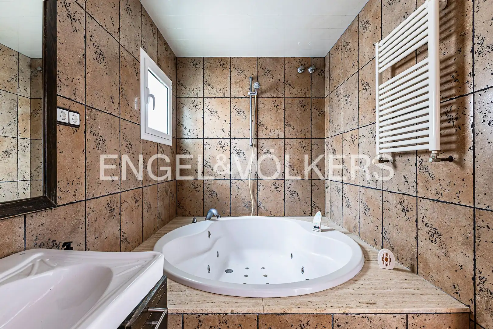 Badezimmer von Dachboden zum Verkauf in Barcelona mit Heizung, Parkett und Terrasse