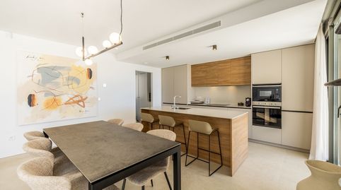 Villa moderna con piscina privada y vistas panorámicas al mar y la montaña, immagine 3