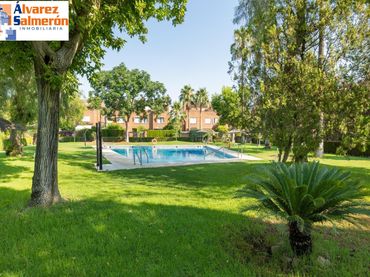 Casa pareada con piscina en venta en ANDALUCIA