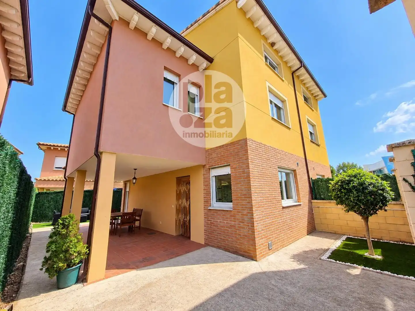 Jardín de Casa adosada en venta en Valdorros, Burgos