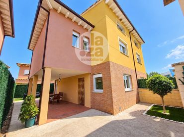Terraced house with garden for sale in Castilla y Leon