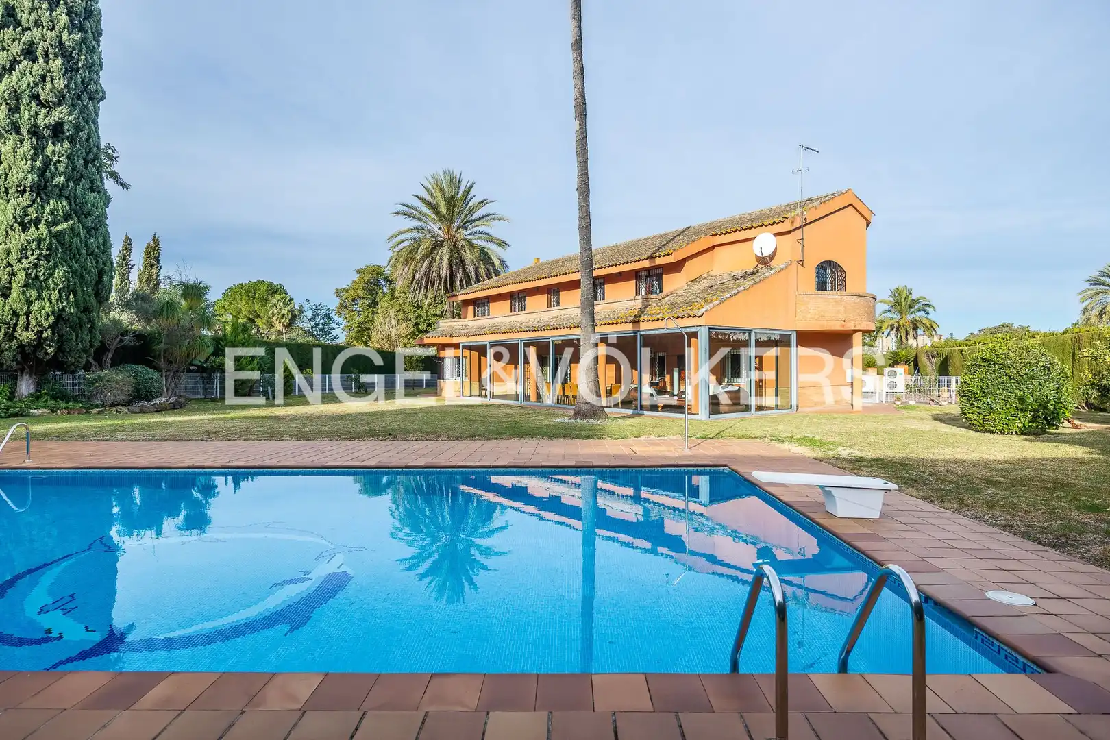 Vista exterior de Casa o chalet en venta en Mairena del Aljarafe con Aire acondicionado, Calefacción y Jardín privado