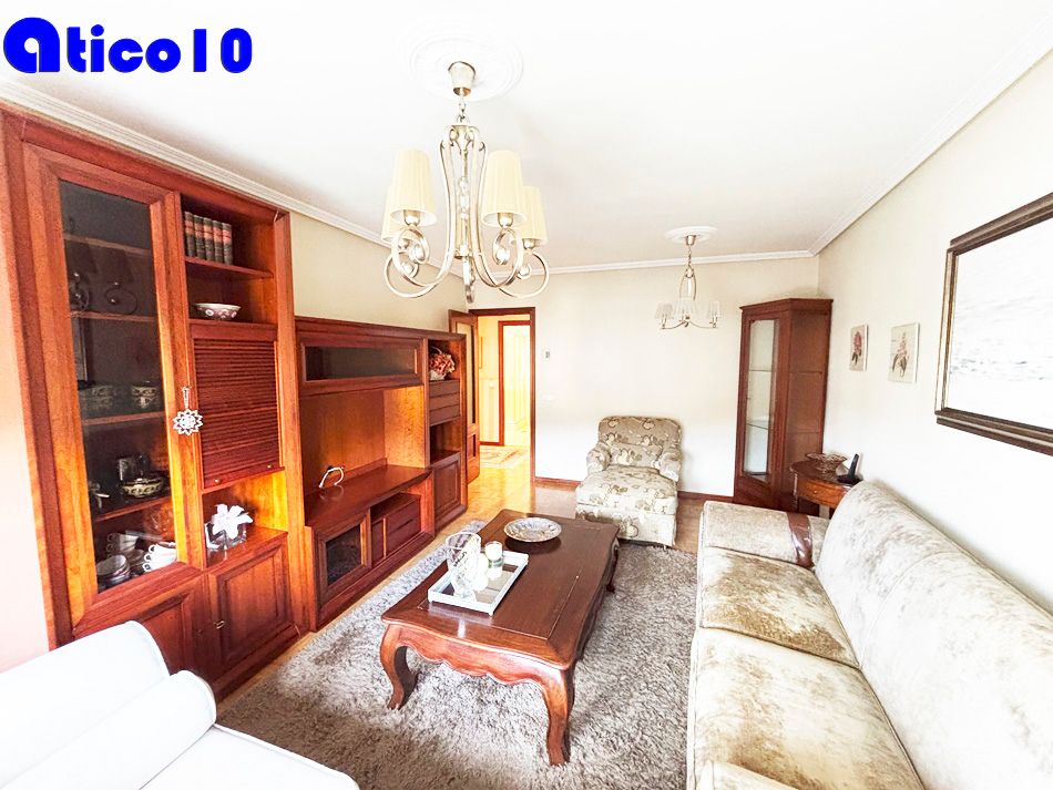 Living room of Flat for sale in Oviedo   with Heating, Storage room and Furnished