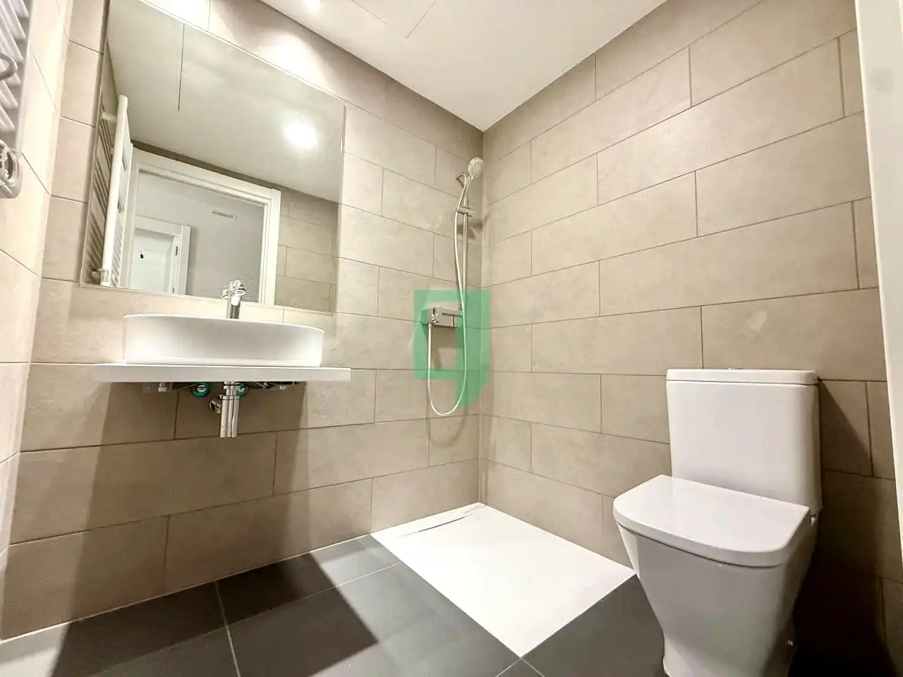 Badezimmer von Wohnung zur Miete in Tiana mit Klimaanlage und Terrasse