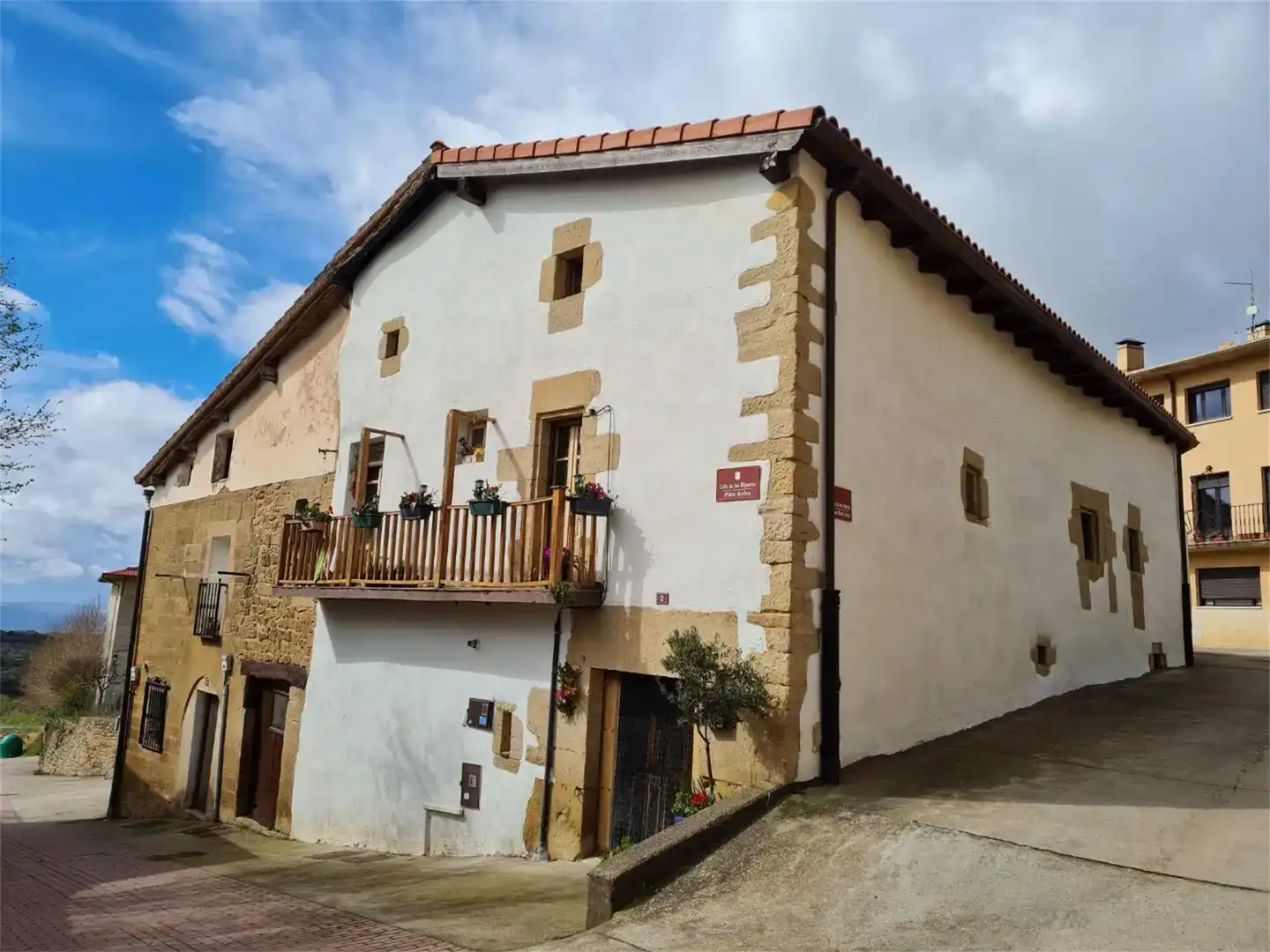 Vista exterior de Casa o chalet en venta en Kripan con Amueblado y Balcón