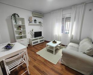 Sala d'estar de Apartament de lloguer en  Sevilla Capital amb Aire condicionat