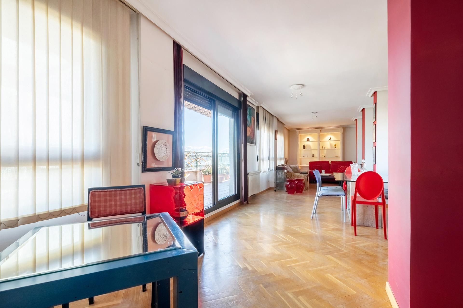 Sala de estar de Piso en venta en  Madrid Capital con Aire acondicionado, Calefacción y Jardín privado