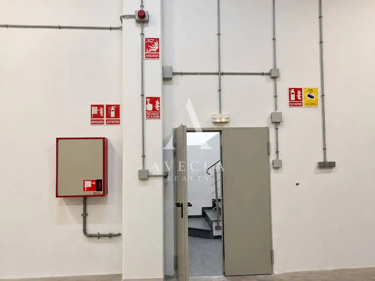 Nave industrial con ascensore in affitto a Calle Pintor Isidre Nonell 120, imagen 10