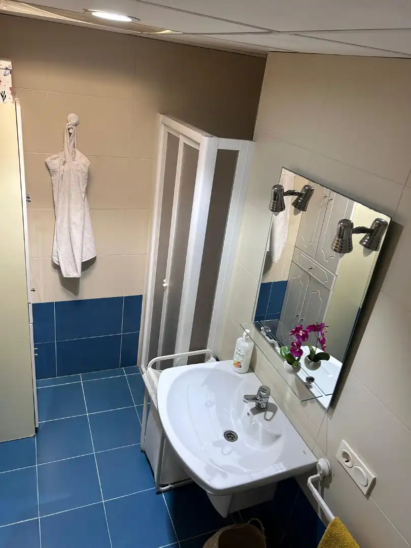 Bany de Pis de lloguer en Almería amb Aire condicionat, Calefacció i Terrassa