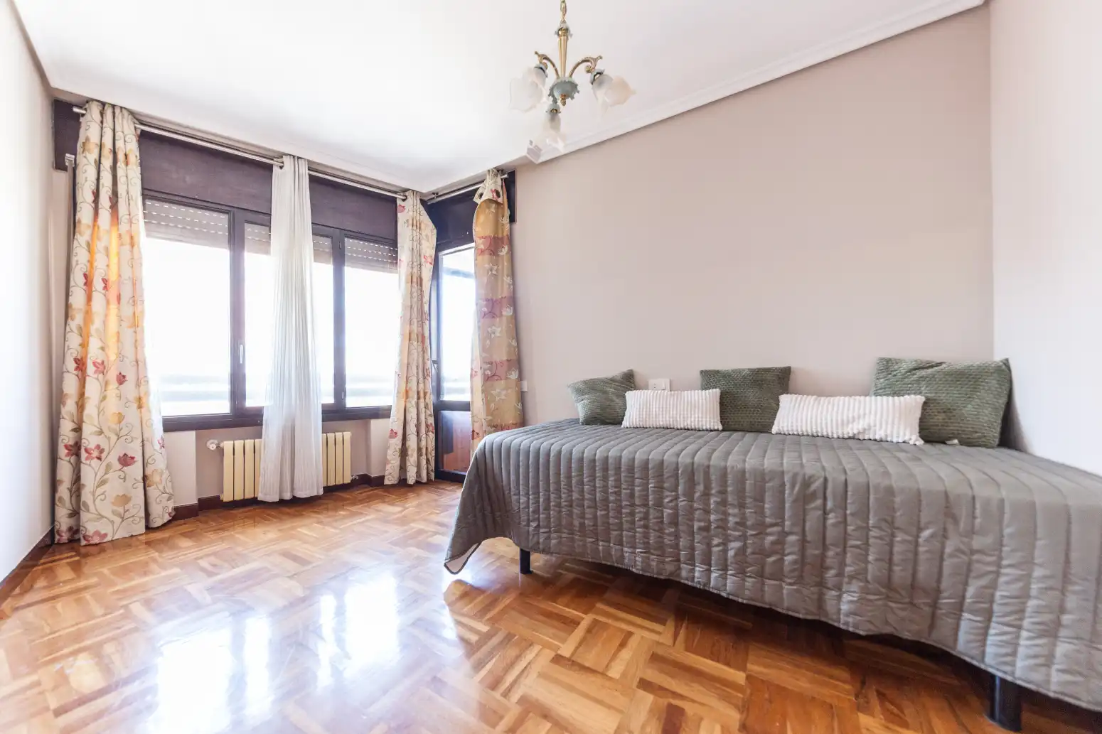 Bedroom of Flat for sale in Gijón   with Heating, Parquet flooring and Terrace