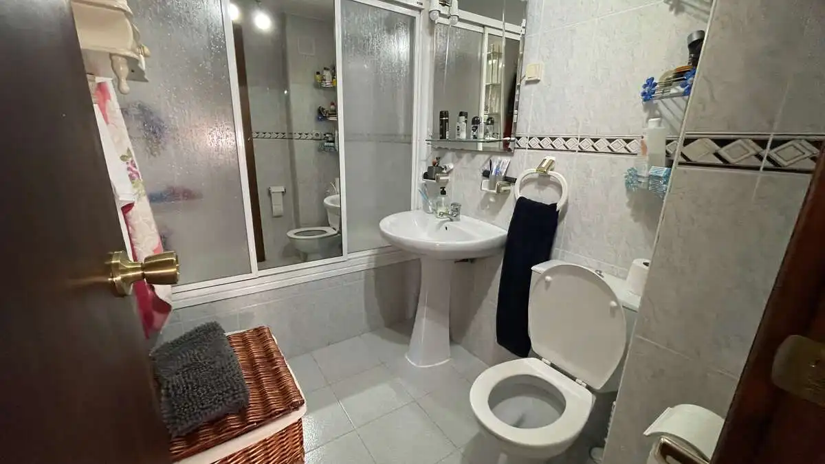 Bathroom of Flat for rent in Granada  with Air Conditioner and Heating