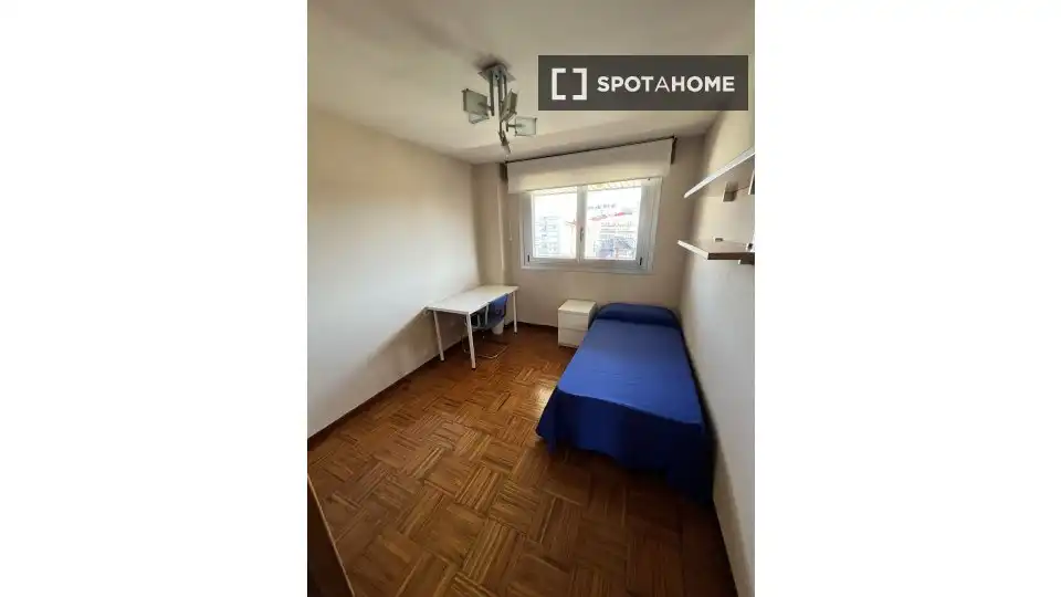 Room in Plaza Industria