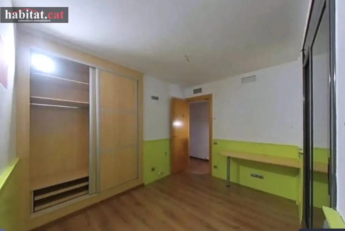 Habitación de Casa o chalet en venta en Vilanova i la Geltrú con Piscina y Balcón