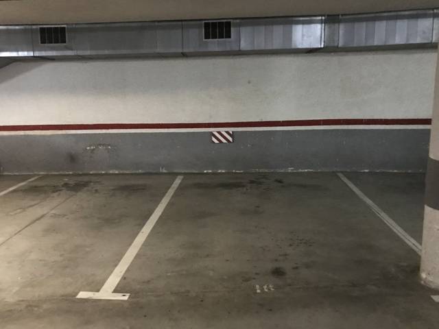Garaje en Alquiler en Carrer de Ramón Planes, 12 en Aiguadolç - Sant Sebastià