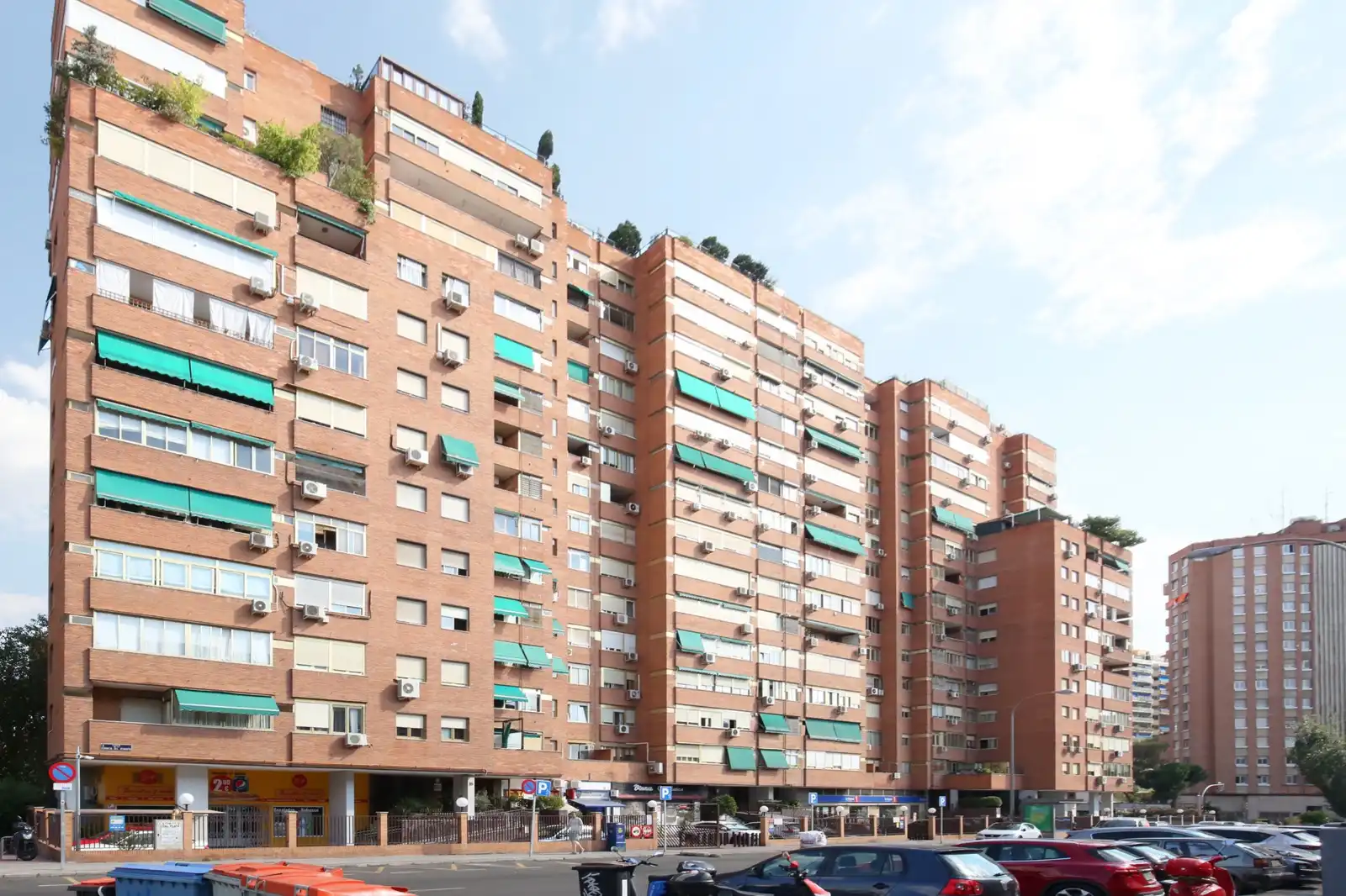 Vista exterior de Ático en venta en Madrid con Calefacción, Jardín privado y Terraza