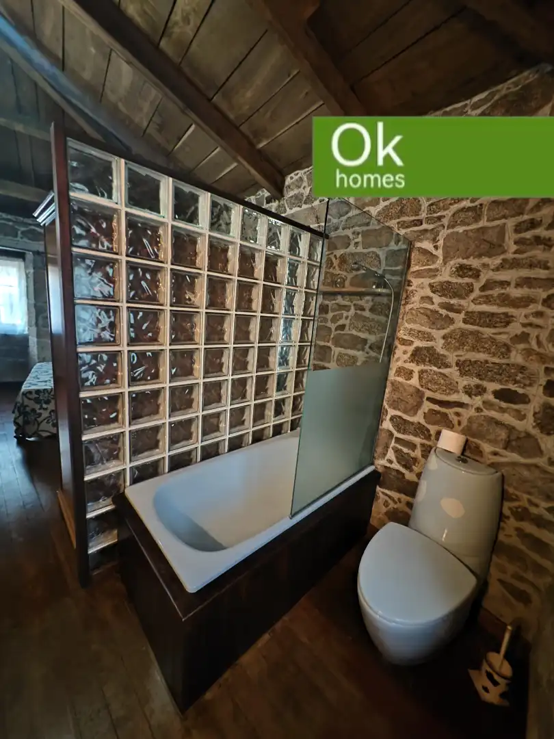 Badezimmer von Country house zum Verkauf in Guitiriz mit Heizung, Parkett und Abstellraum