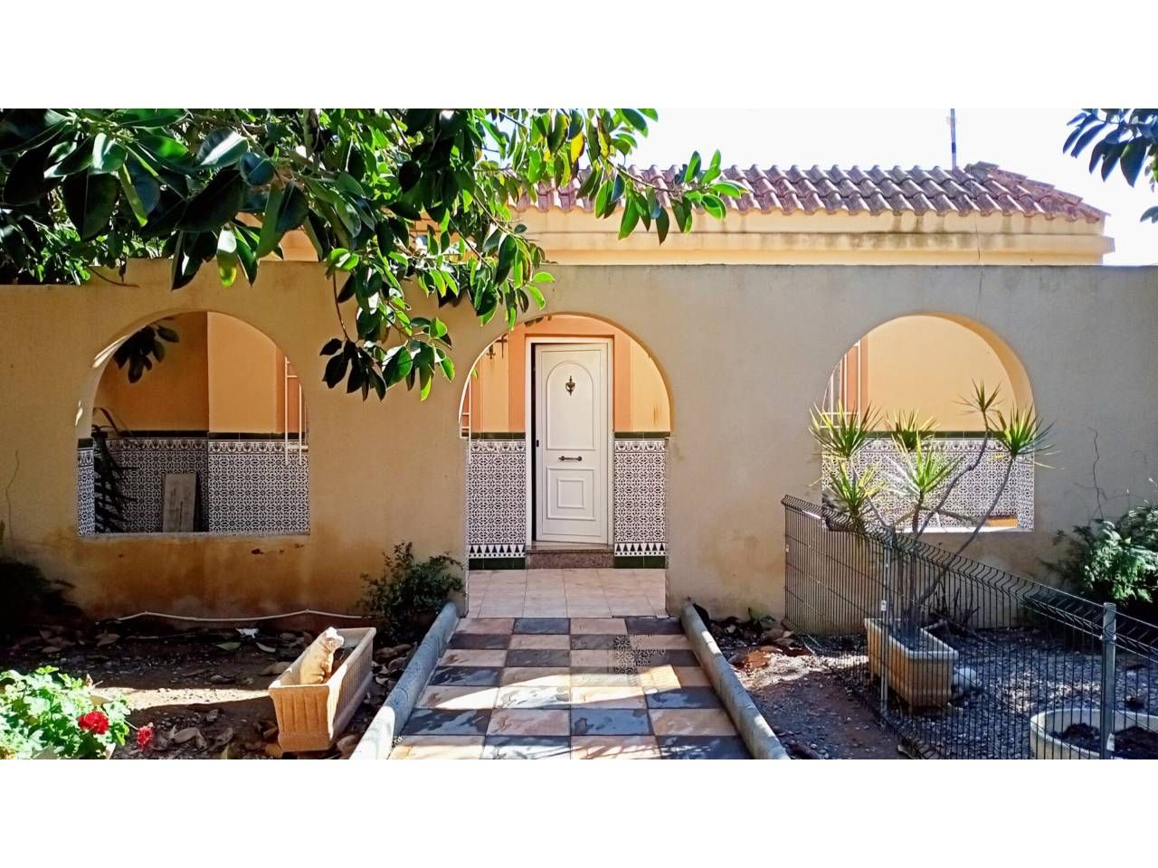 Exterior view of House or chalet for sale in Roquetas de Mar  with Air Conditioner, Heating and Private garden