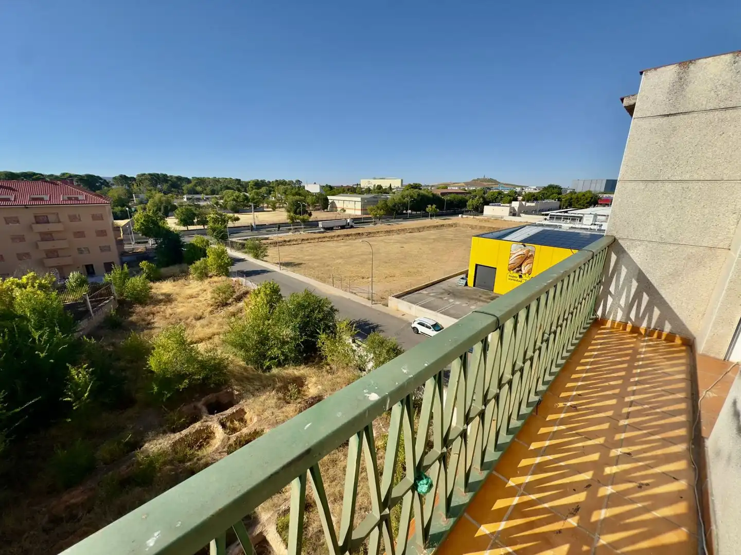 Vista exterior de Ático en venta en Valdepeñas con Terraza y Balcón