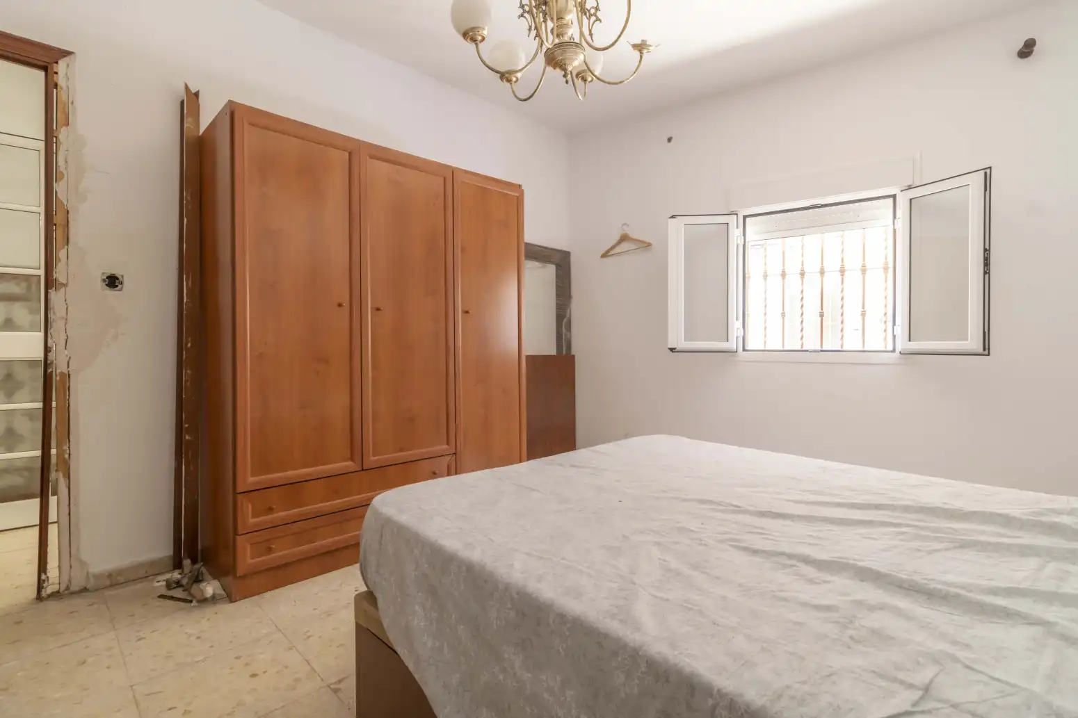 Schlafzimmer von Einfamilien-Reihenhaus zum Verkauf in Sevilla mit Terrasse, Abstellraum und Balkon