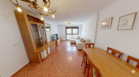 Amplia vivienda de 114 m² en edificio moderno de 1997 con ascensor – Calle Maestro Marqués, Alicante, imatge 3