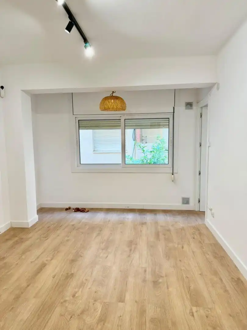 Sala d'estar de Pis en venda en Pineda de Mar amb Parquet i Balcó