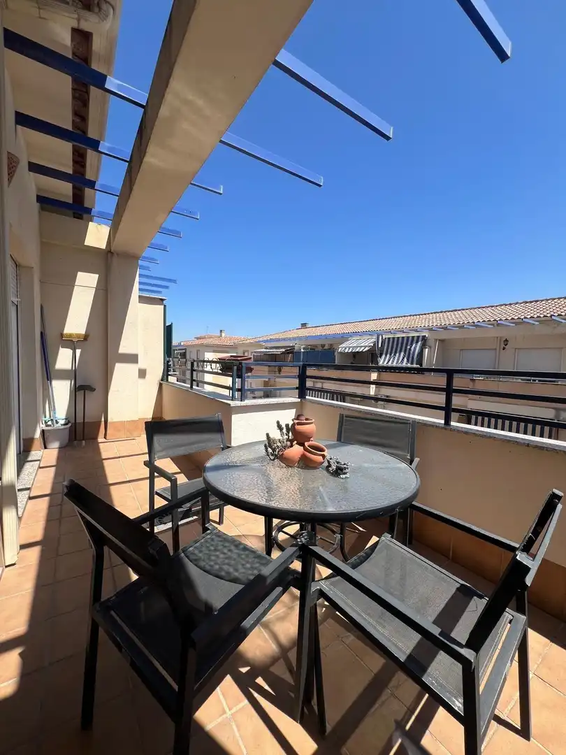 Flat with pool to rent in Calle Francisco de Orellana 2