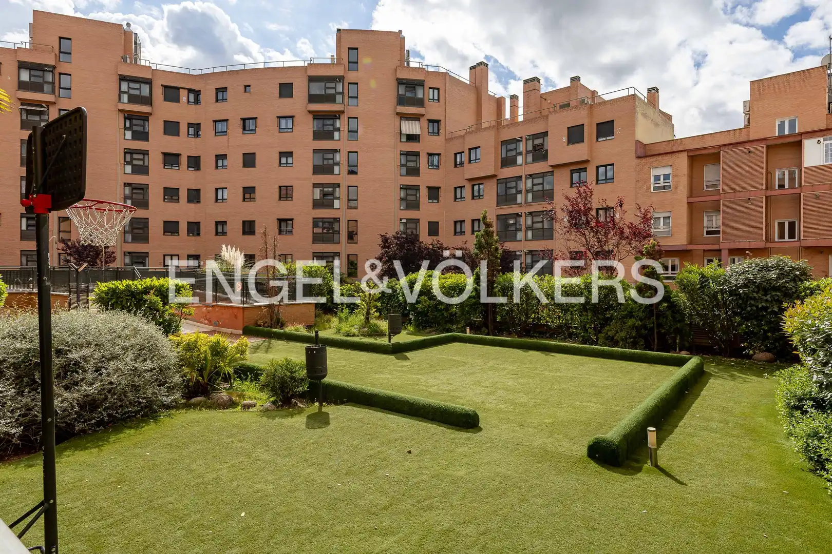 Terrassa de Dúplex en venda en Madrid amb Aire condicionat, Calefacció i Jardí privat