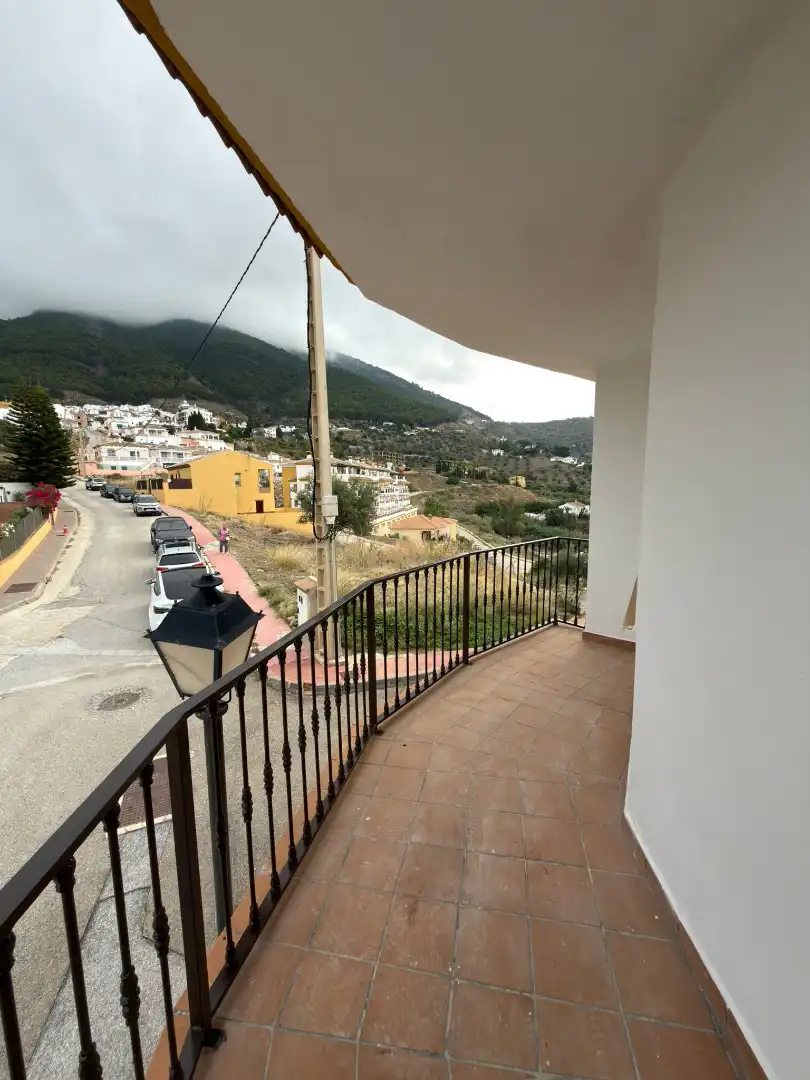 Vista exterior de Piso en venta en Alcaucín con Terraza, Horno y Piscina comunitaria