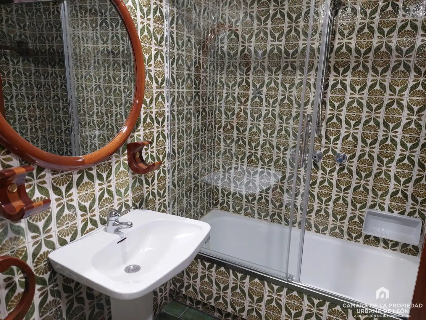 Badezimmer von Wohnung zur Miete in León Capital  mit Heizung und Möbliert